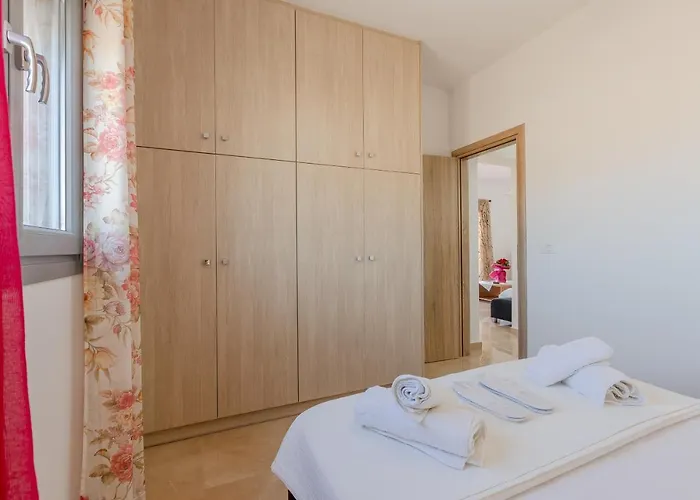 House On The Black With Sea View And Parking Vakantiehuis